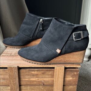 Dr. Scholl's Suede Wedge Ankle Booties Black size 9.5 Foam Technology insole